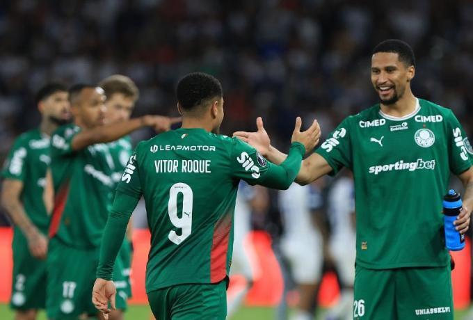 Οι Iron Maiden τη διώχνουν από το γήπεδό της! thumb