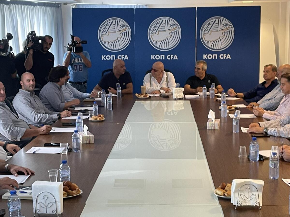 Κούμας: «Θα βρούμε τις σωστές λύσεις για να μην πεθάνει το ποδόσφαιρο» (Βίντεο) thumb