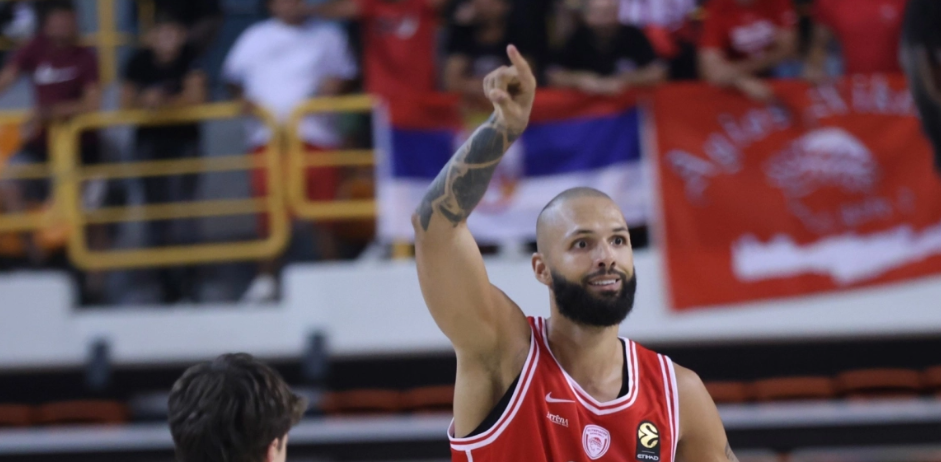 Mε κέφια από Ντόρσεϊ και Φουρνιέ ο Ολυμπιακός νίκησε τη Φενέρ thumb