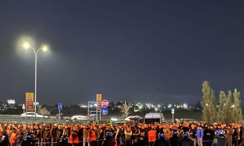 Φωτογραφίες ST: Έξω από τη νότια οι Πολωνοί οπαδοί!  thumb