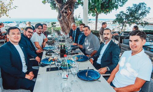 Επίσημο γεύμα από Πάφο σε Αστάνα πριν το ματς (φωτογραφίες) thumb