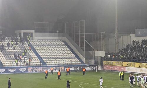 Βίντεο ST: Έπεσαν κροτίδες - Ένταση ανάμεσα σε Απολλωνιστές και Ανορθωσιάτες thumb