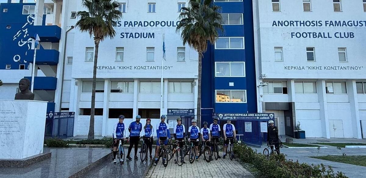Ποδηλατικός γύρος με μηνύματα και... ιερό σκοπό! thumb