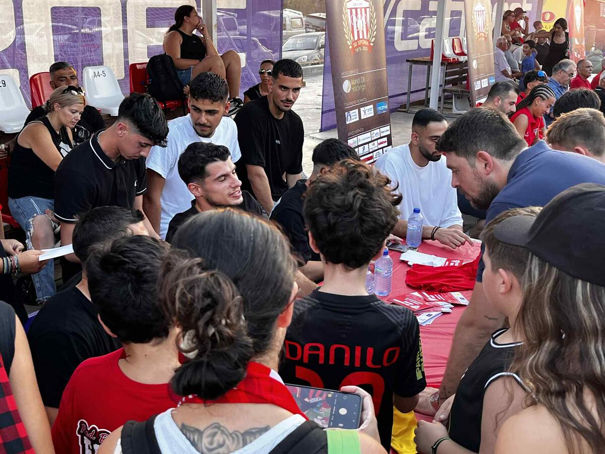 «Ερυθρόλευκο» μήνυμα για τα διαρκείας  thumb