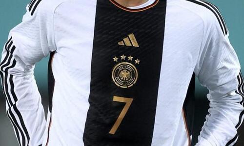 «Επίθεση» της Adidas στη Nike για τη φανέλα της εθνικής Γερμανίας thumb