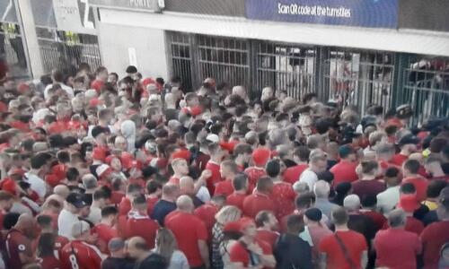 Πανικός έξω από το Σταντ Ντε Φρανς, κλείδωσαν οπαδούς εκτός γηπέδου thumb