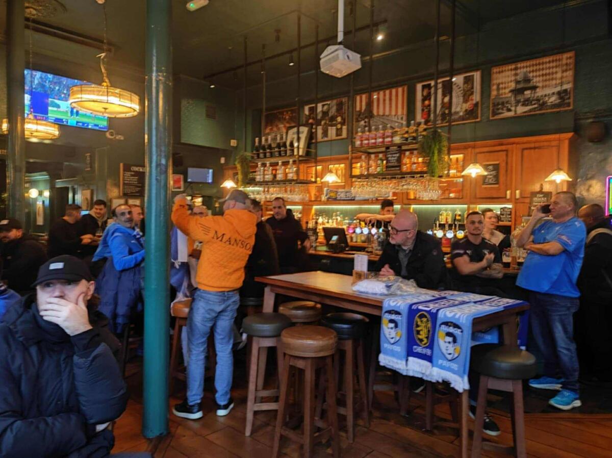 Βίντεο ST: Ατμόσφαιρα γηπέδου από τους Παφίτες σε pub του Λονδίνου! thumb
