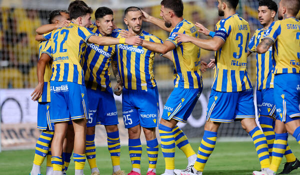 ΑΠΟΕΛ - ΑΕΛ 6-0: Εξάστερη η ομάδα του Παπαδόπουλου, σκόρπισε εκείνη του Μαρτίνς image