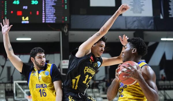 Απίστευτο: Κατέρρευσε ασανσέρ με παίκτες πριν από ματς του Europe Cup image