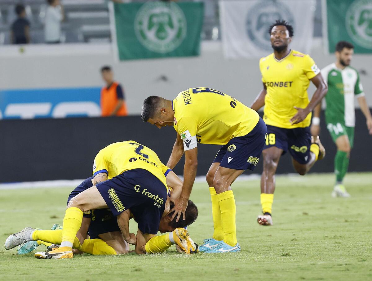  ΑΕΛ-ΑΕΖ 4-3: Ο Παπαφώτης έκρινε τη ματσάρα των 7 γκολ και των 2 αποβολών thumb