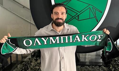 Με το κασκόλ του Ολυμπιακού ο Khalili  thumb
