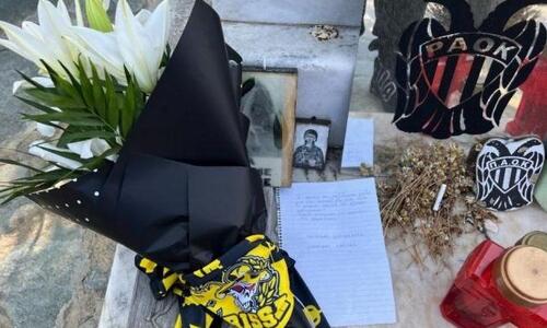 Οπαδοί της AEK γιόρτασαν τα 100 χρόνια στα Τέμπη τιμώντας τους νεκρούς του δυστυχήματος (pics) thumb