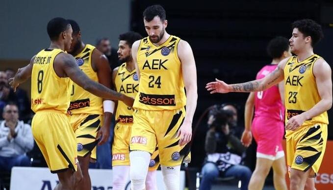 Διέλυσε τη Βόννη και πέρασε στους 16 η ΑΕΚ thumb