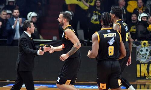 Απρόοπτο: Η ΑΕΚ κλειδώθηκε έξω από τα αποδυτήρια! thumb