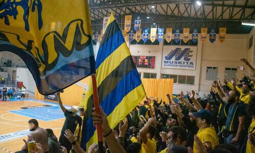 «Μαζευόμαστε στο κλουβί για να σπρώξουμε την βασίλισσα» thumb