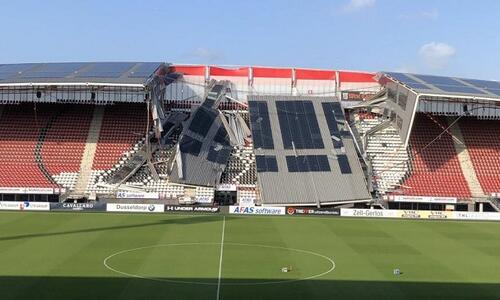 Όταν κατέρρευσε η οροφή του «AFAS Stadion»... thumb