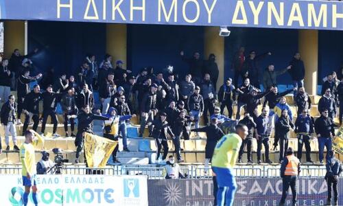 «Παγωμάρα» στο Αγρίνιο με φίλαθλο να λιποθυμά στις εξέδρες (vid) thumb