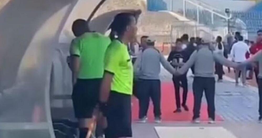 Δεν υπήρχε VAR, είδε φάση σε κινητό και αποκλείστηκε επ' αόριστον (vid) thumb