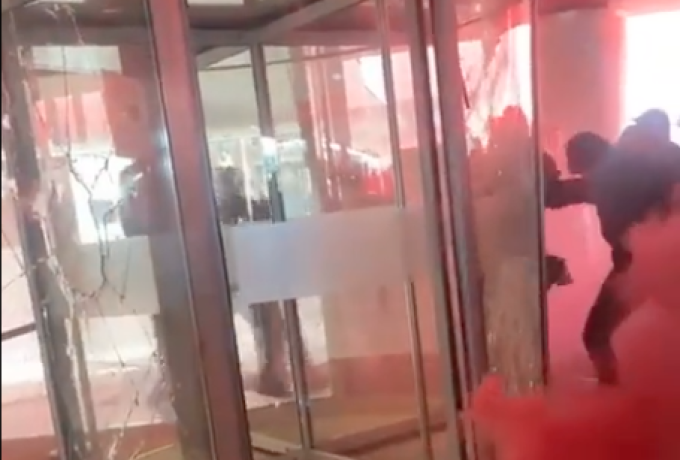 Έσπασαν το γήπεδο οι οπαδοί του Άγιαξ! (vid) thumb
