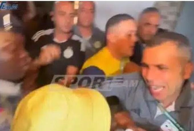Έξαλλοι οι οπαδοί της Αλγερίας μετά τον αποκλεισμό: Έκαναν... ντου στο ξενοδοχείο (ΒΙΝΤΕΟ) thumb