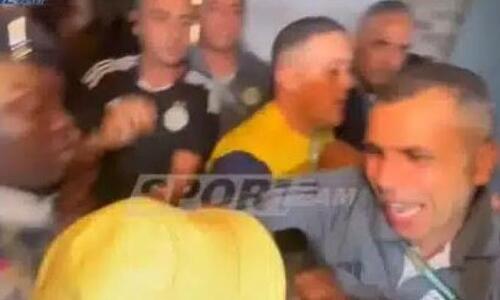 Έξαλλοι οι οπαδοί της Αλγερίας μετά τον αποκλεισμό: Έκαναν... ντου στο ξενοδοχείο (ΒΙΝΤΕΟ) thumb