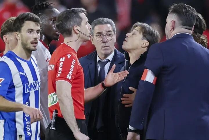 Στο «δρόμο» προς το CAS για Αλμέιδα η Σεβίλλη thumb