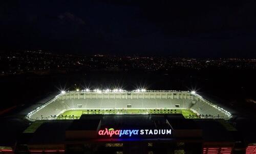 Τεράστιες ουρές και ταλαιπωρία λίγο πριν τη σέντρα thumb