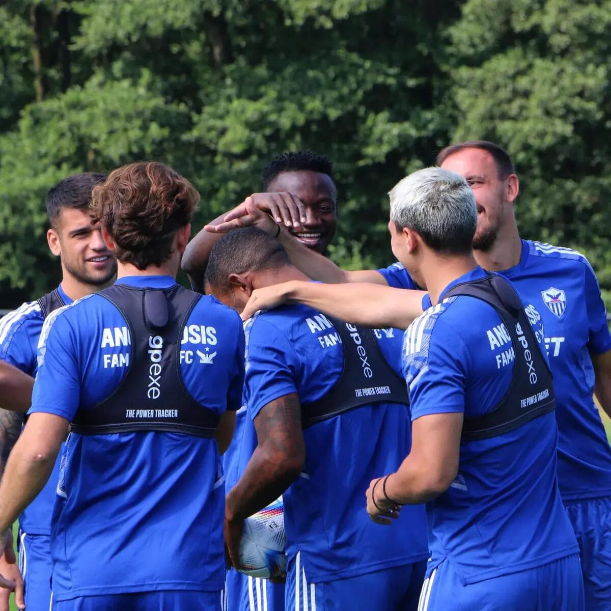 Σκληρή δουλειά με... χαμόγελα (pics) thumb