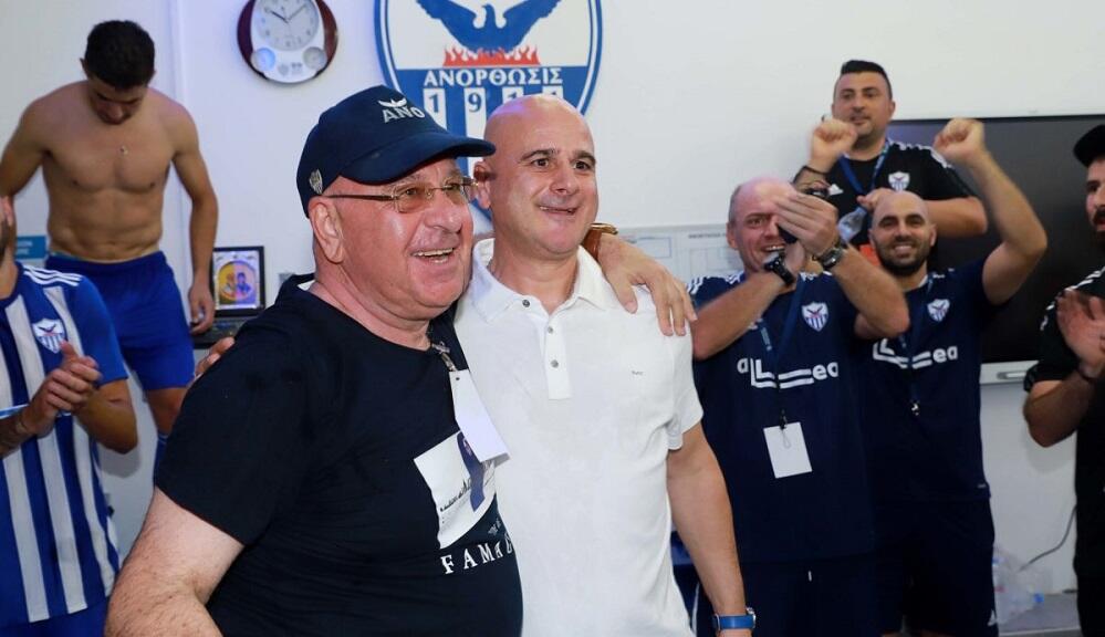 Η κόκκινη γραμμή και η (ανοικτή) πόρτα thumb