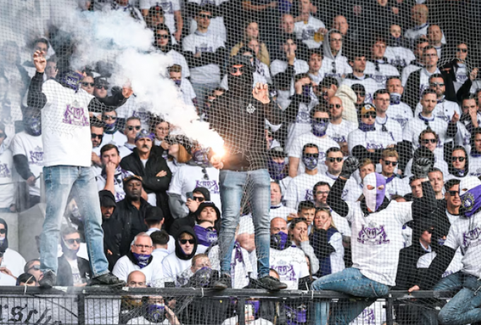 Διακοπή στο ντέρμπι της Αμβέρσας στο Βέλγιο! (pics) thumb