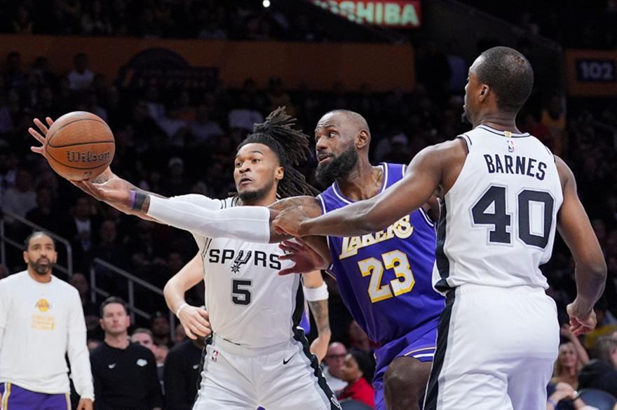 NBA: Με 30άρα του Κασλ, οι Σπερς υπέταξαν τους Λέικερς thumb