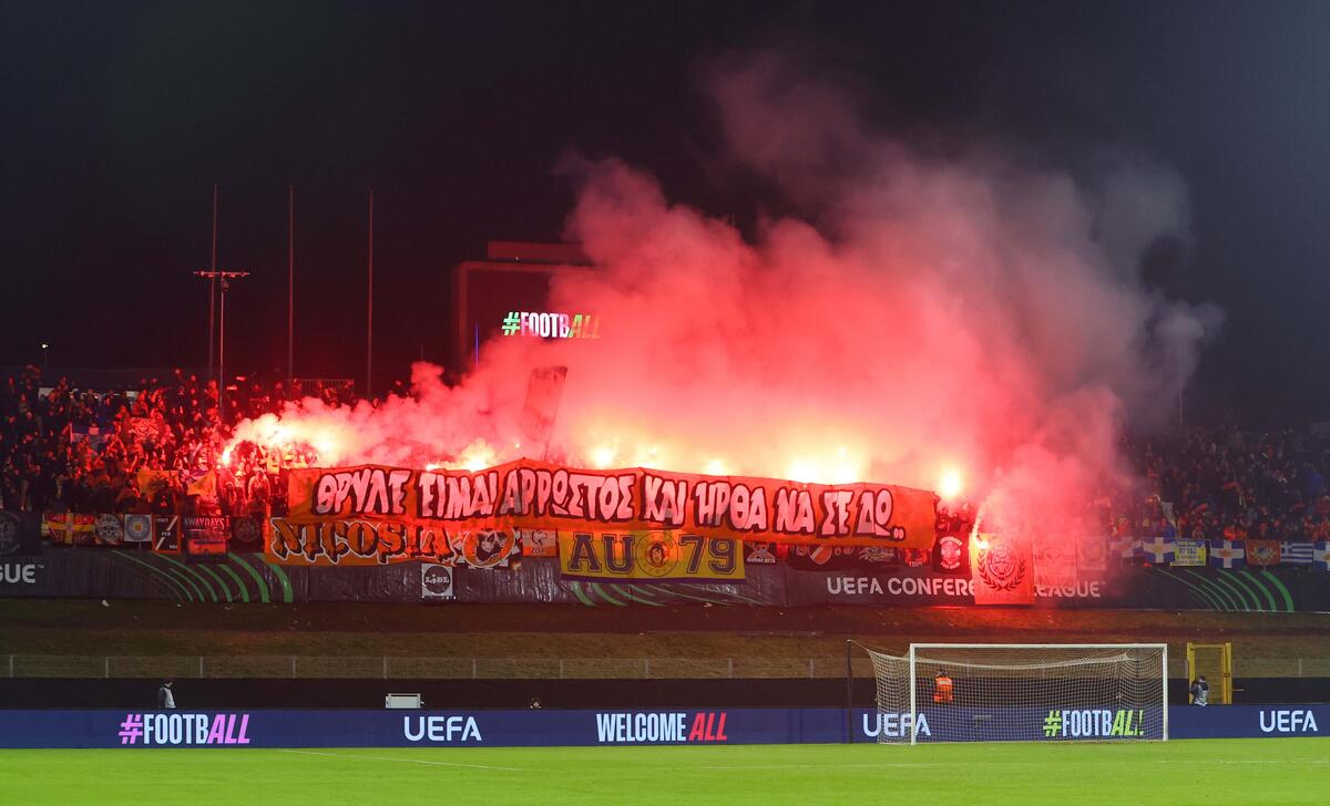 ΒΙΝΤΕΟ ST: Το... pyro show των Πορτοκαλί μέσα από την κερκίδα! thumb