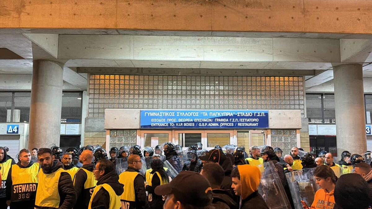 Οι «πορτοκαλί» τα έβαλαν με Φωτίου και διοίκηση! (pics) thumb