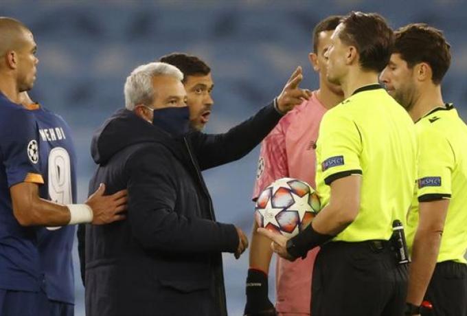 Πόρτο εναντίον Μάντσεστερ Σίτι: «Απέναντί μας ήταν έντεκα παίκτες, ο διαιτητής, το VAR...» thumb