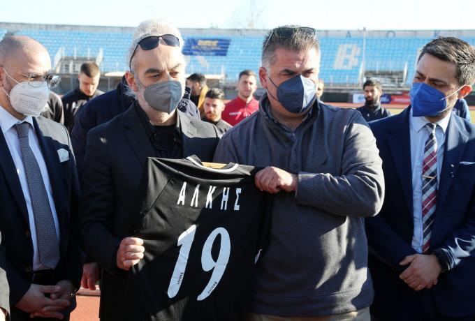 Πατέρας Άλκη: «Να τους πω συλλυπητήρια γιατί δεν είχαν την ευκαιρία να δώσουν το χέρι στον Άλκη» thumb