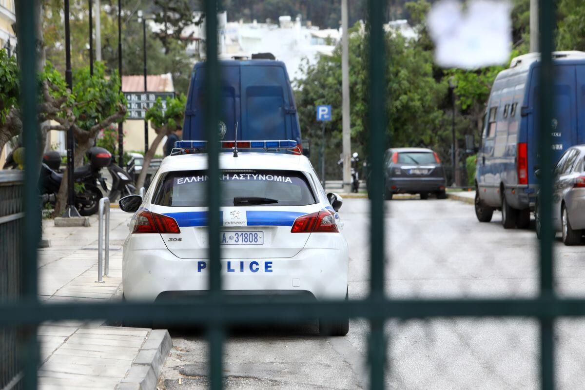 Τραυματίες στο ΟΑΚΑ μετά από μάχες οπαδών και αστυνομίας thumb