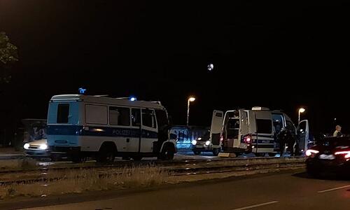 Επεισόδια στο Βερολίνο: Διέφυγε τον κίνδυνο το άτομο που βρισκόταν σε κρίσιμη κατάσταση thumb