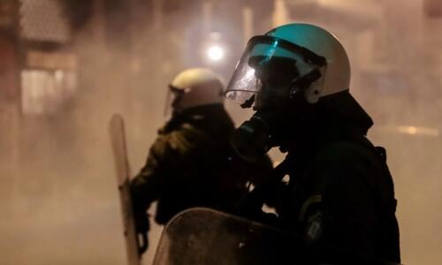 Επεισόδια και χρήση δακρυγόνων μετά το Άρης-Ολυμπιακός! (βίντεο) thumb