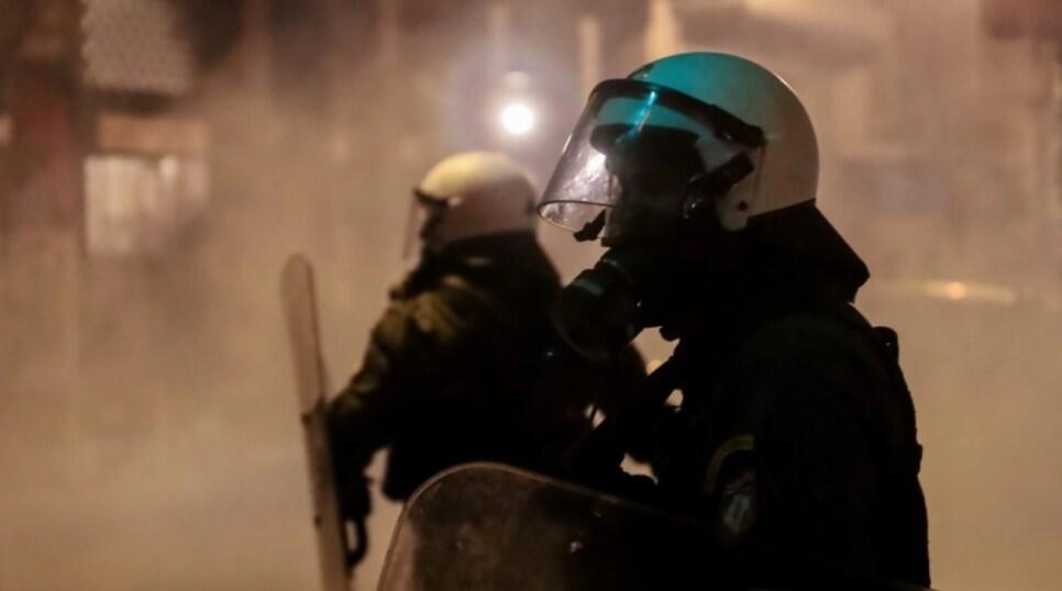 Επεισόδια και χρήση δακρυγόνων μετά το Άρης-Ολυμπιακός! (βίντεο) thumb