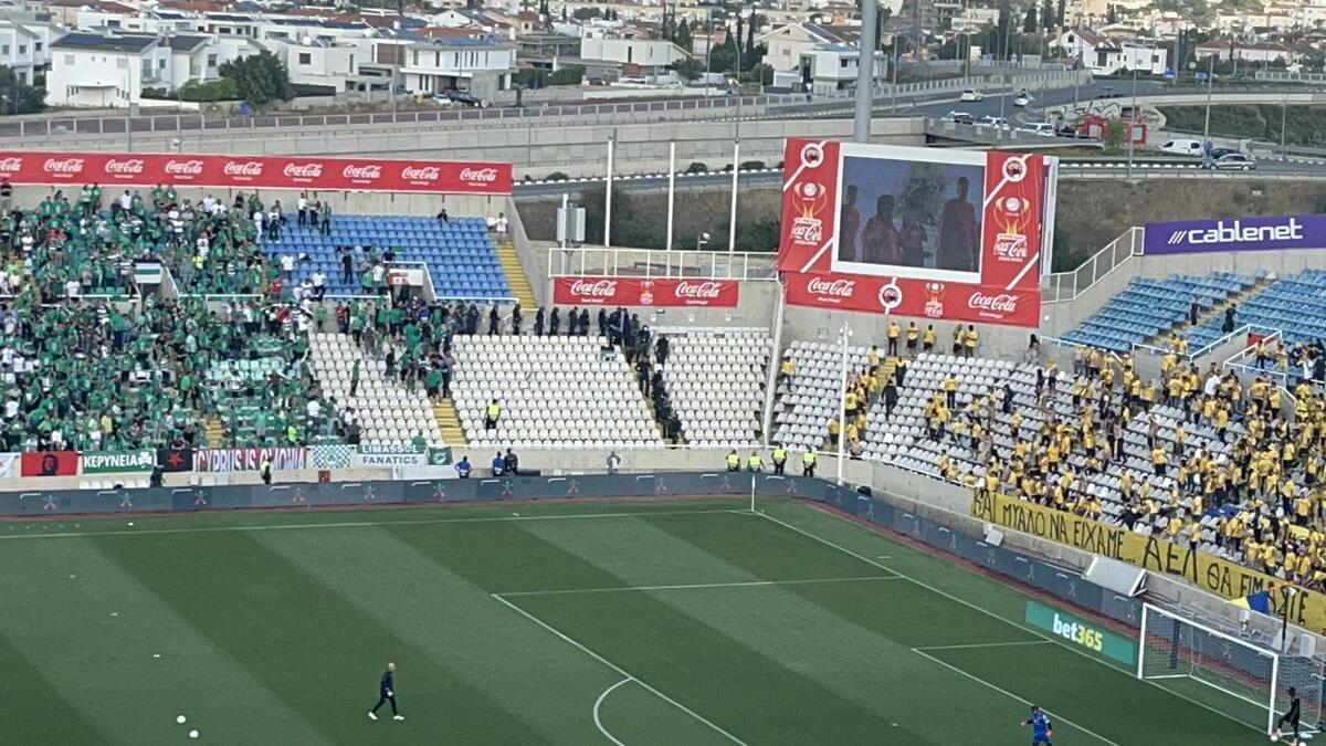 Βίντεο ST: Μπήκαν στην κερκίδα οι Αστυνομικοί! thumb