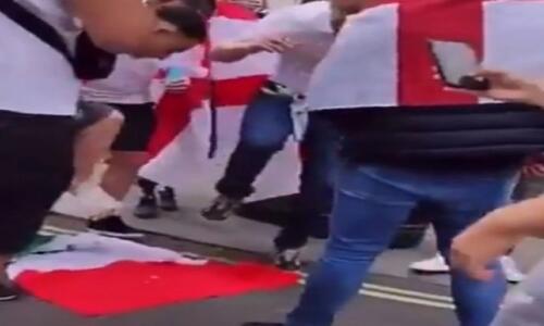 Άγγλοι οπαδοί ποδοπάτησαν τη σημαία της Ιταλίας (vid) thumb