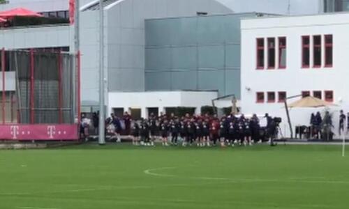 Οι υπάλληλοι και η ομάδα Νέων της Μπάγερν έκαναν... pasillo στους πρωταθλητές! thumb
