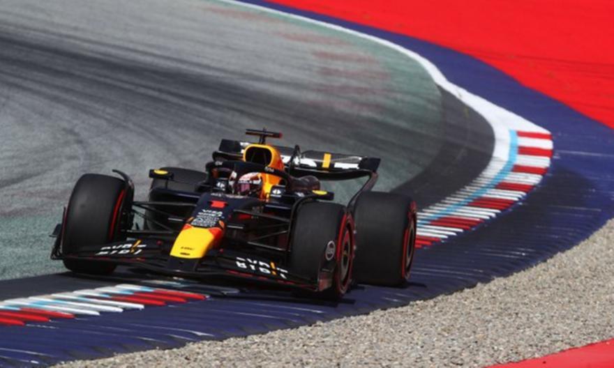Την επιστροφή στις pole position μετά από τρία Grand Prix πανηγύρισε ο Φερστάπεν! thumb