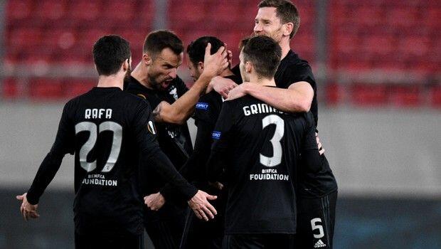 Θεαματικό 4-3 της Μπενφίκα επί της Σπόρτινγκ thumb
