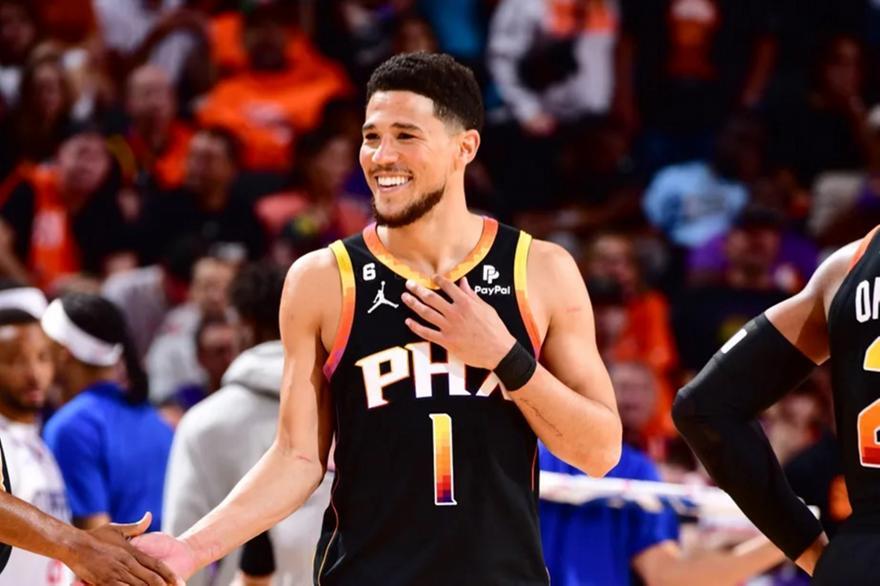 NBA: Στον επόμενο γύρο Σανς και Νάγκετς, «ζωντανοί» οι Χοκς thumb