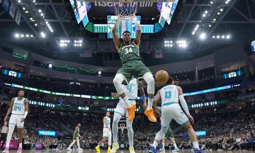NBA: Οι Μπακς διέλυσαν τους Χόρνετς με «σβηστούς» Γιάννη, Λίλαρντ και Πόρτις thumb
