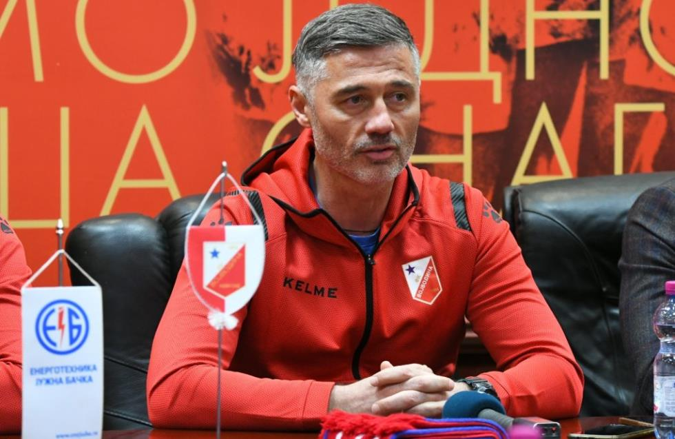 Μπατάκ: «Δυνατός αλλά όχι αχτύπητος ο ΑΠΟΕΛ» thumb