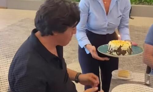 Έσβησε κεράκια πριν το ντεμπούτο του! (ΒΙΝΤΕΟ) thumb