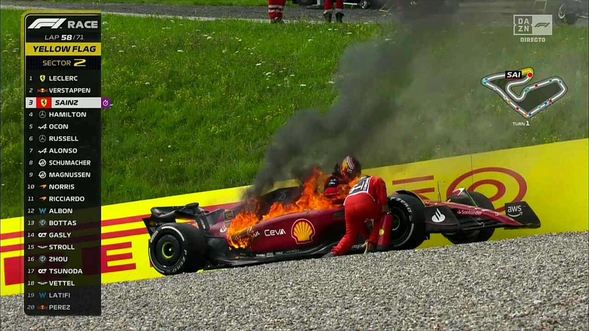 Έπιασε φωτιά η Ferrari τoυ Σάινθ, ευτυχώς βγήκε σώος (videο) thumb
