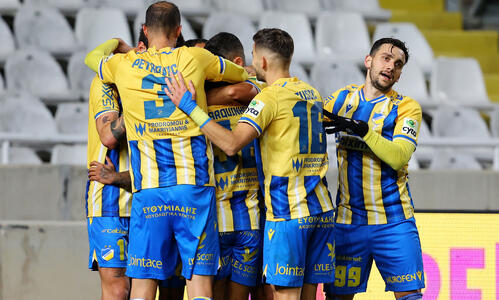 ΑΠΟΕΛ-ΑΕΖ 3-1: «Μοναξιά» στην κορυφή με τριάρα! thumb
